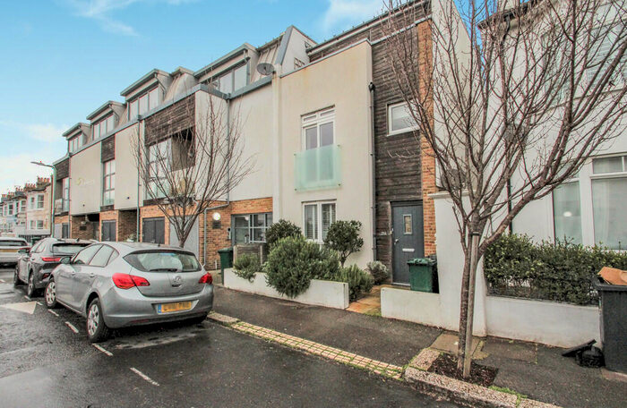 3 Bedroom Semi-Detached House To Rent In Coleridge Street, Hove, BN3