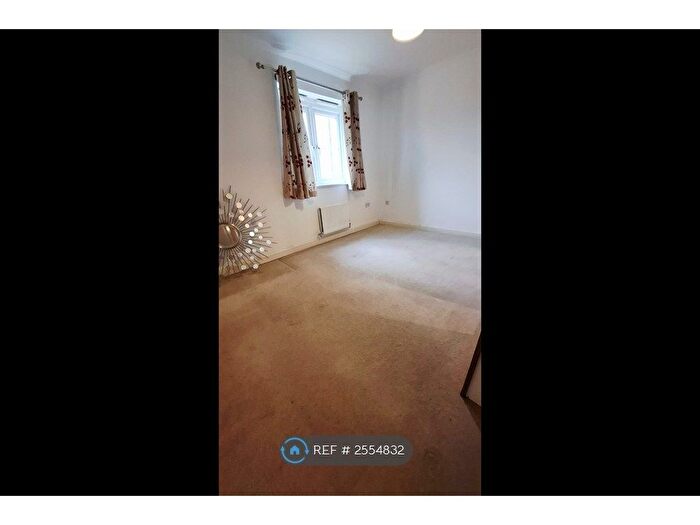 2 Bedroom Flat To Rent In Blake Court, Watford, WD24