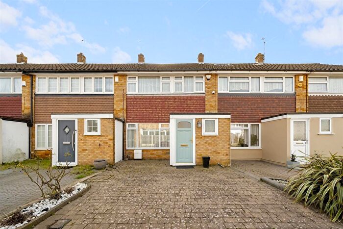 3 Bedroom Property For Sale In Jubilee Avenue, Romford, RM7