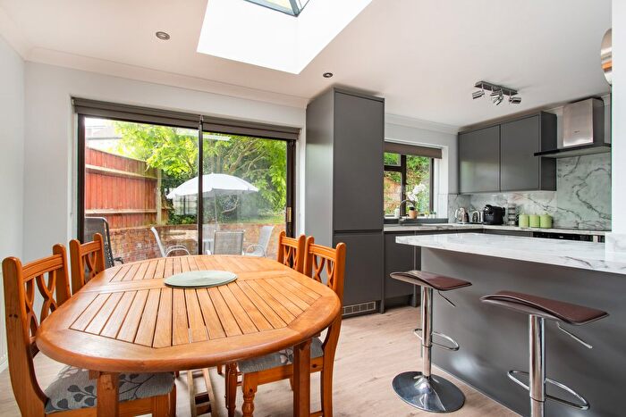 2 Bedroom Property To Rent In The Acorns, Essex . All Bills Included. (Lndn-T), IG7