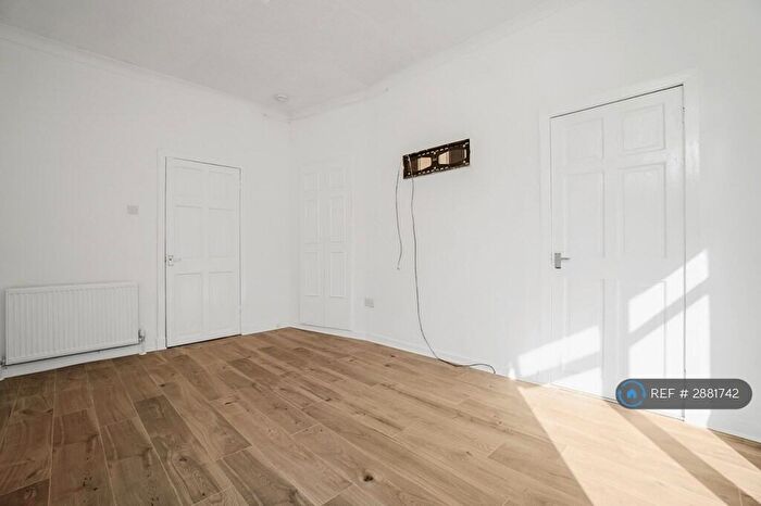 3 Bedroom Flat To Rent In Burnfoot Drive, Glasgow, G52