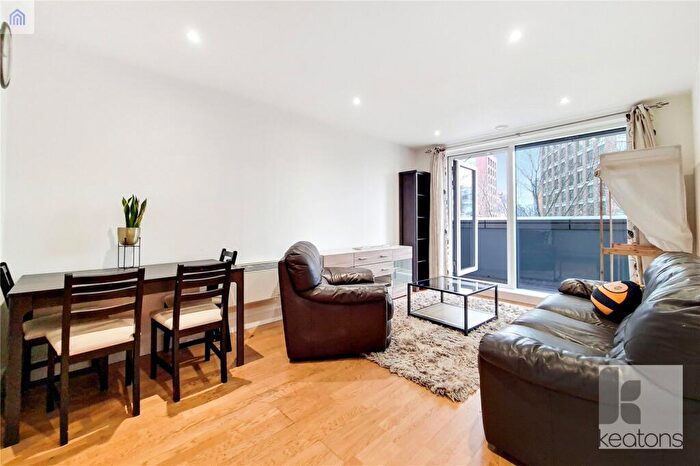 2 Bedroom Flat To Rent In Wharfside Point South, Prestons Road, Isle Of Dogs, London, E14