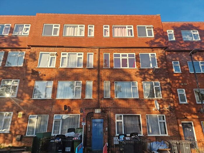 2 Bedroom Flat To Rent In Honeypot Lane, HA7