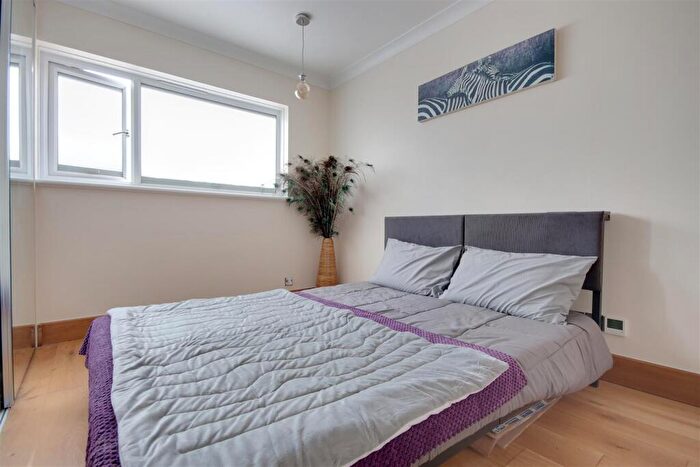 2 Bedroom Apartment To Rent In Princes Crescent, Lyndhurst, SO43