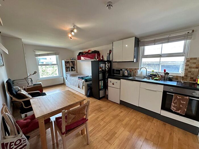 Studio To Rent In Duckett Road, Green Lanes, London, N4