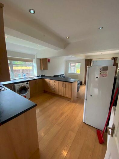 5 Bedroom Semi-Detached House To Rent In Heyscroft Road, Withington, M20