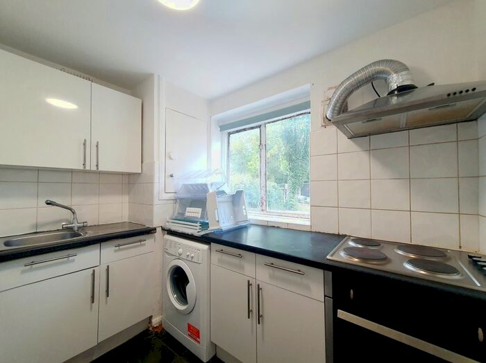1 Bedroom Flat To Rent In Chase Side, London, N14