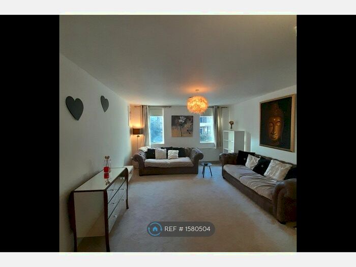 2 Bedroom Flat To Rent In Killick Street, London, N1