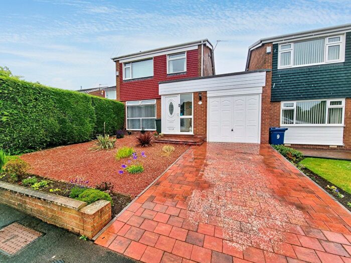 3 Bedroom Link Detached House For Sale In Overton Close, Dumpling Hall, NE15