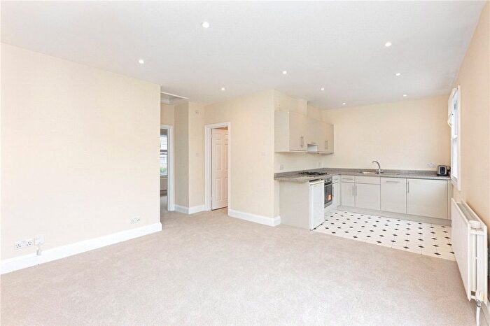 2 Bedroom Flat To Rent In Upper Richmond Road, London, SW15