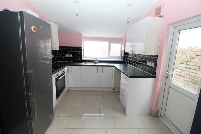 4 Bedroom House To Rent In North Road, Cardiff, CF10