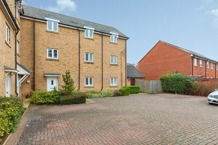 2 Bedroom Maisonette For Sale In Barland Way, Aylesbury, Buckinghamshire, HP18