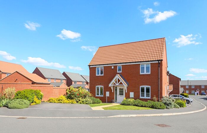 3 Bedroom Semi Detached House For Sale In Eskdale Close, Chesterfield, S41