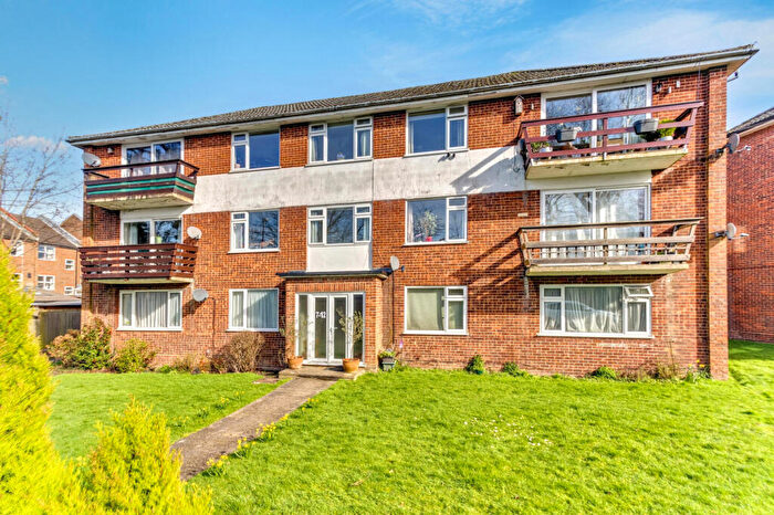 2 Bedroom Flat For Sale In Manning Close, West Sussex, RH19