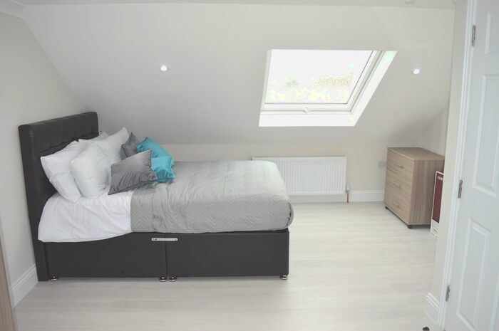 1 Bedroom Studio To Rent In New North Road, Ilford, IG6