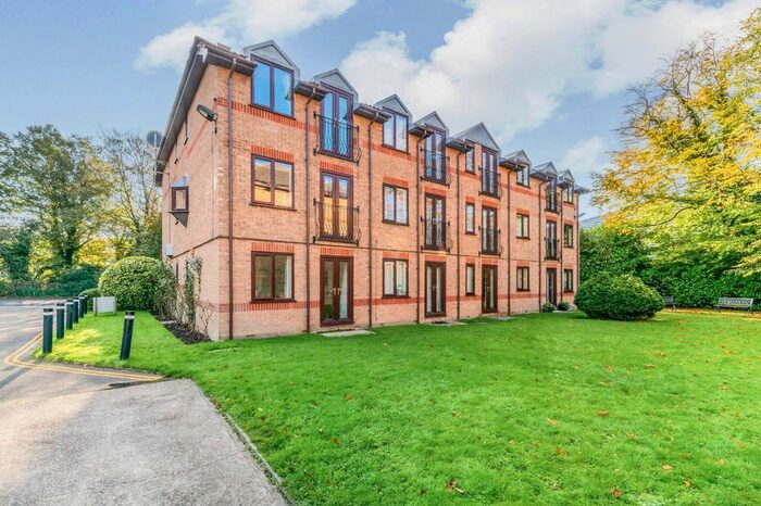 1 Bedroom Flat To Rent In Kings Road, Horsham, RH13