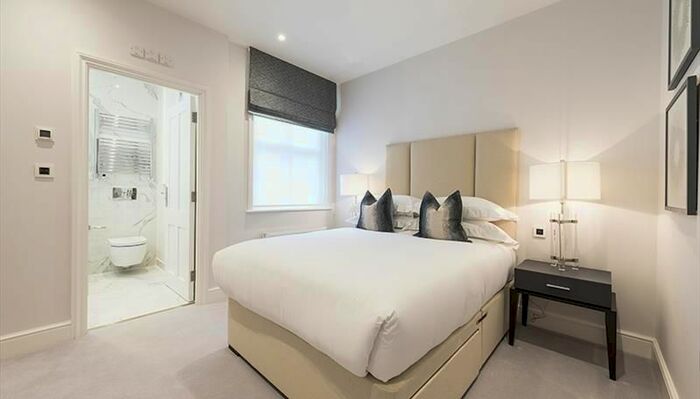 3 Bedroom Flat To Rent In Hamlet Gardens, Ravenscourt Park, London, W6