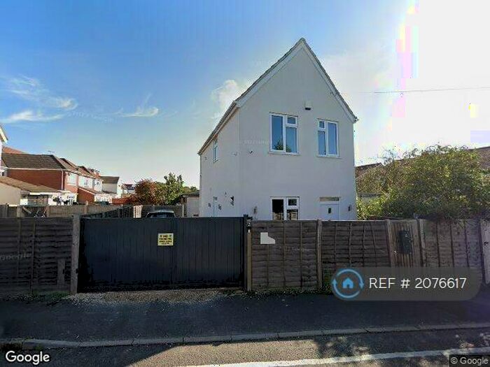 2 Bedroom Detached House To Rent In Frank Sutton Way, Slough, SL1