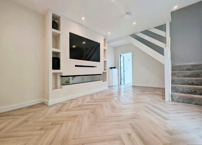 3 Bedroom Semi-Detached House To Rent In Hughenden Road, HP13