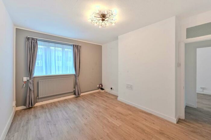 3 Bedroom Maisonette To Rent In Stoke Newington, Stoke Newington, London, N16