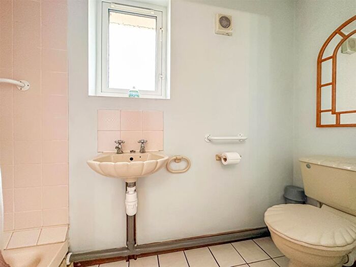 4 Bedroom Detached House For Sale In Upper Lambricks, Rayleigh, SS6