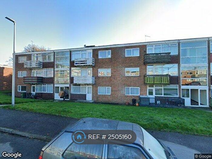 3 Bedroom Flat To Rent In Mereworth House, Rochester, ME2