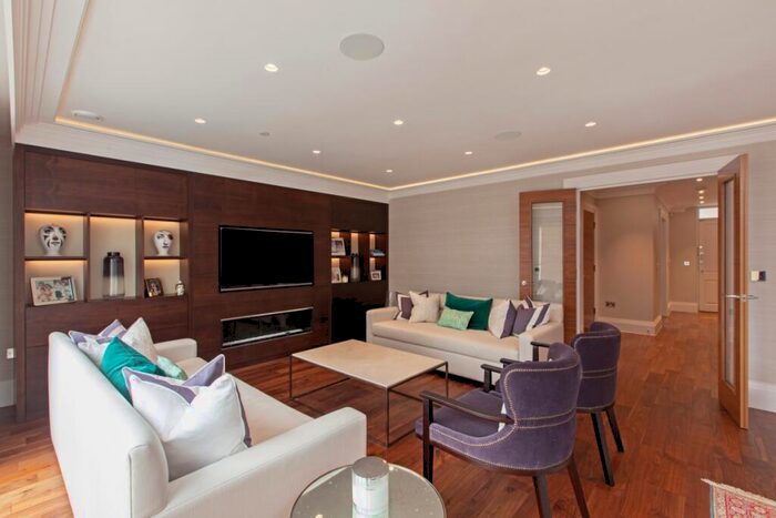 6 Bedroom End Of Terrace House To Rent In Warriner Gardens London, SW11