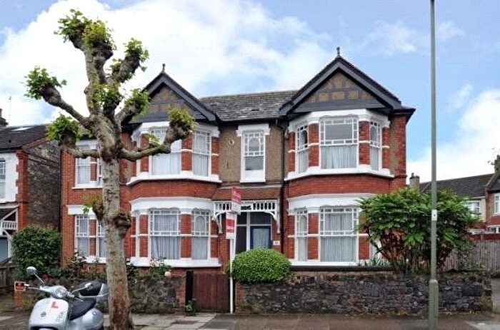2 Bedroom Flat To Rent In Bow Lane, North Finchley, London, N12