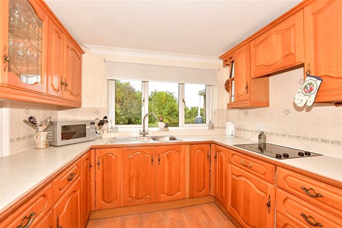 4 Bedroom Detached Bungalow For Sale In Hill Avenue, Shepherdswell, Kent, CT15