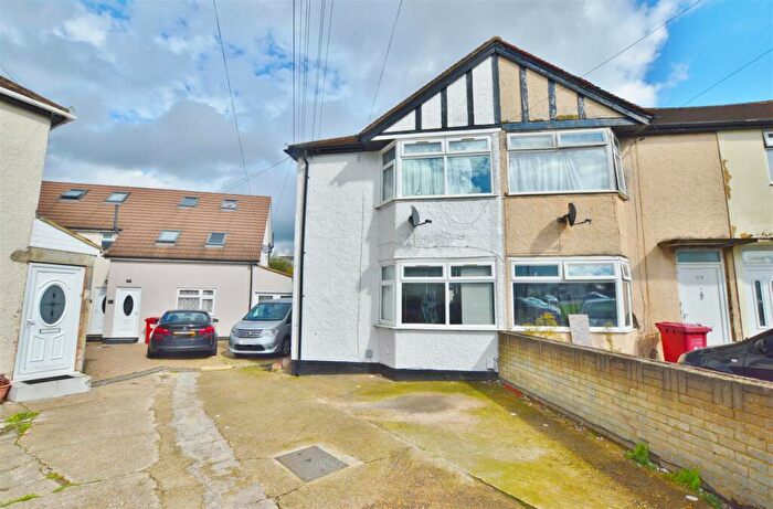 2 Bedroom End Of Terrace House For Sale In Salt Hill Way, Slough, SL1