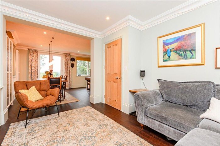 3 Bedroom End Terrace House For Sale In Seal Road, Sevenoaks, Kent, TN14