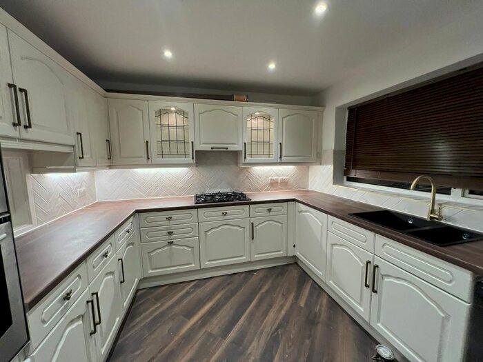 4 Bedroom Semi-Detached House To Rent In The Street, Farnham, GU10