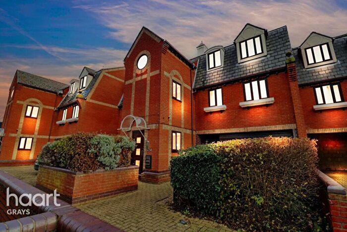 2 Bedroom Flat For Sale In Jetty Walk, Grays, RM17