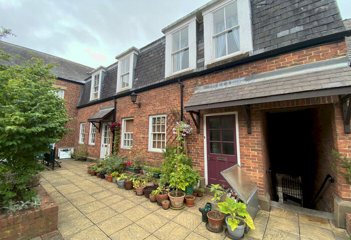 2 Bedroom Flat To Rent In Tanners Court, City Centre, Newcastle Upon Tyne, NE1