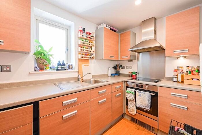 2 Bedroom Flat For Sale In Tredegar Road, Bow, London, E3