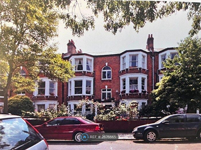 2 Bedroom Flat To Rent In Bonneville Gardens, London, SW4