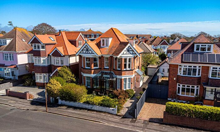 4 Bedroom Property For Sale In Pinecliffe Avenue, Bournemouth, BH6