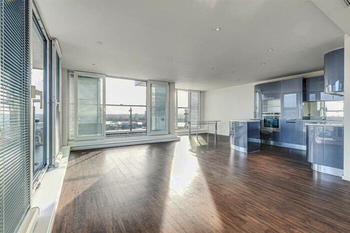 3 Bedroom Penthouse To Rent In The Oxygen Apartments, Royal Victoria Dock, E16