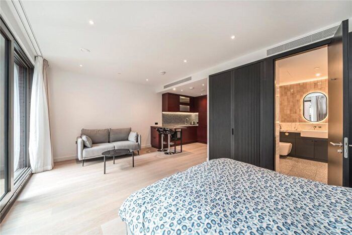 Apartment To Rent In Viaduct Gardens, London, SW11