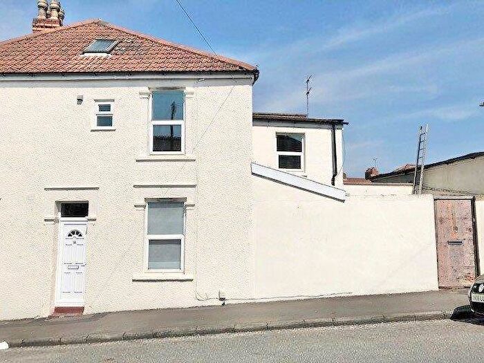 1 Bedroom Apartment To Rent In Lodge Hill, Bristol, BS15