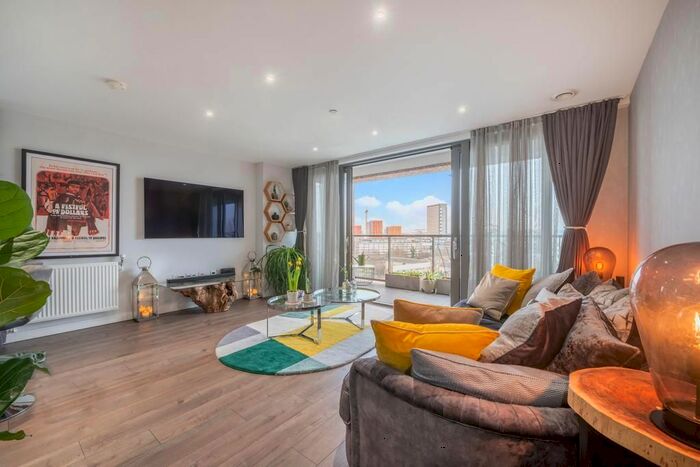 2 Bedroom Flat For Sale In Heritage Tower, East Ferry Road, London, E14