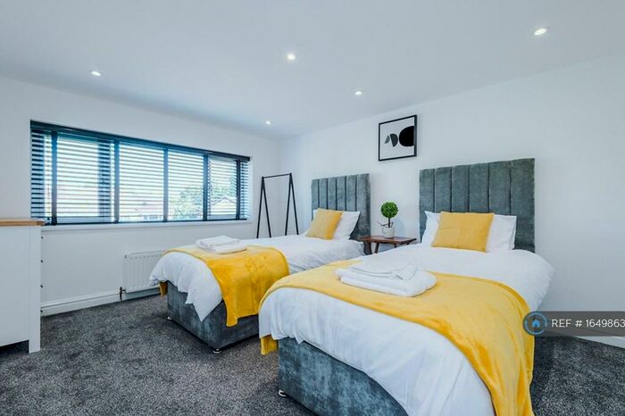 5 Bedroom Semi-Detached House To Rent In Fully Furnished In Leeds, Calverley, Pudsey, LS28
