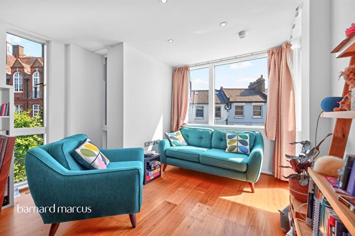 2 Bedroom Flat For Sale In Boyson Road, London, SE17