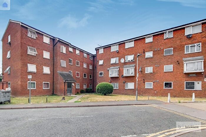 2 Bedroom Flat To Rent In Gurney Close, Barking, IG11