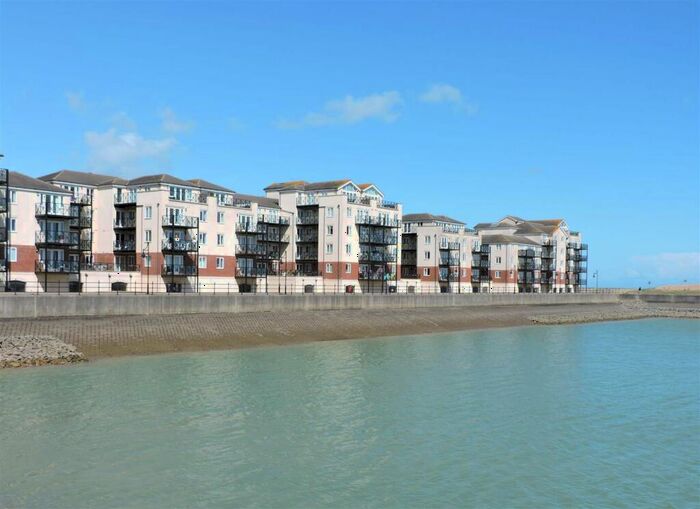 3 Bedroom Apartment To Rent In Macquarie Quay, Sovereign Harbour North, BN23