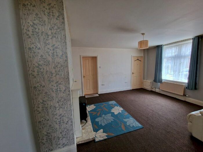 1 Bedroom Flat To Rent In Avenue Parade, Accrington, BB5