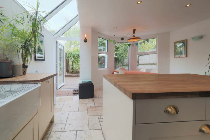 4 Bedroom Flat To Rent In Pemberton Road, London, N4