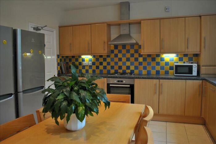 Studio To Rent In Ash Road, Leeds, LS6