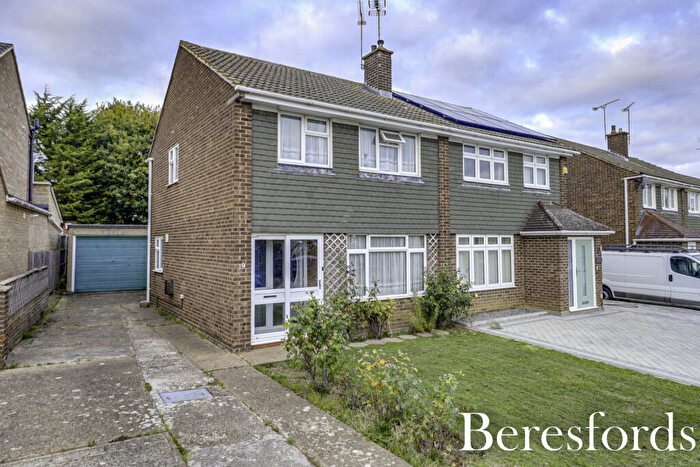 3 Bedroom Semi-Detached House For Sale In Honeysuckle Close, Pilgrims Hatch, CM15