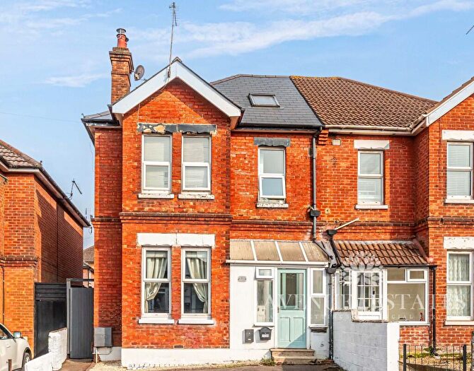 2 Bedroom Apartment For Sale In Charminster Road, Bournemouth, Dorset, BH8